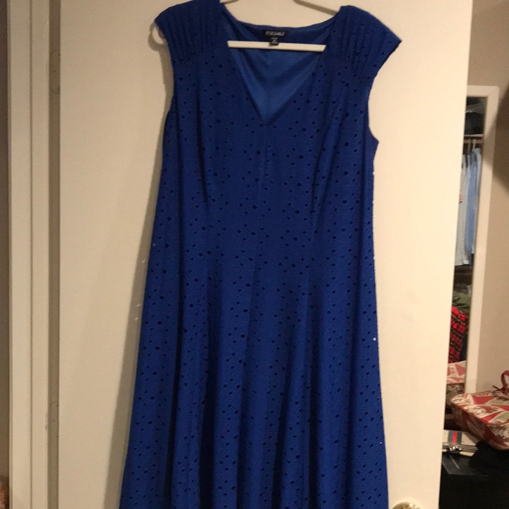 ROZ & ALI Women's Blue Stretchy Eyelet Dress Padded Cap Short Sleeves Size 14